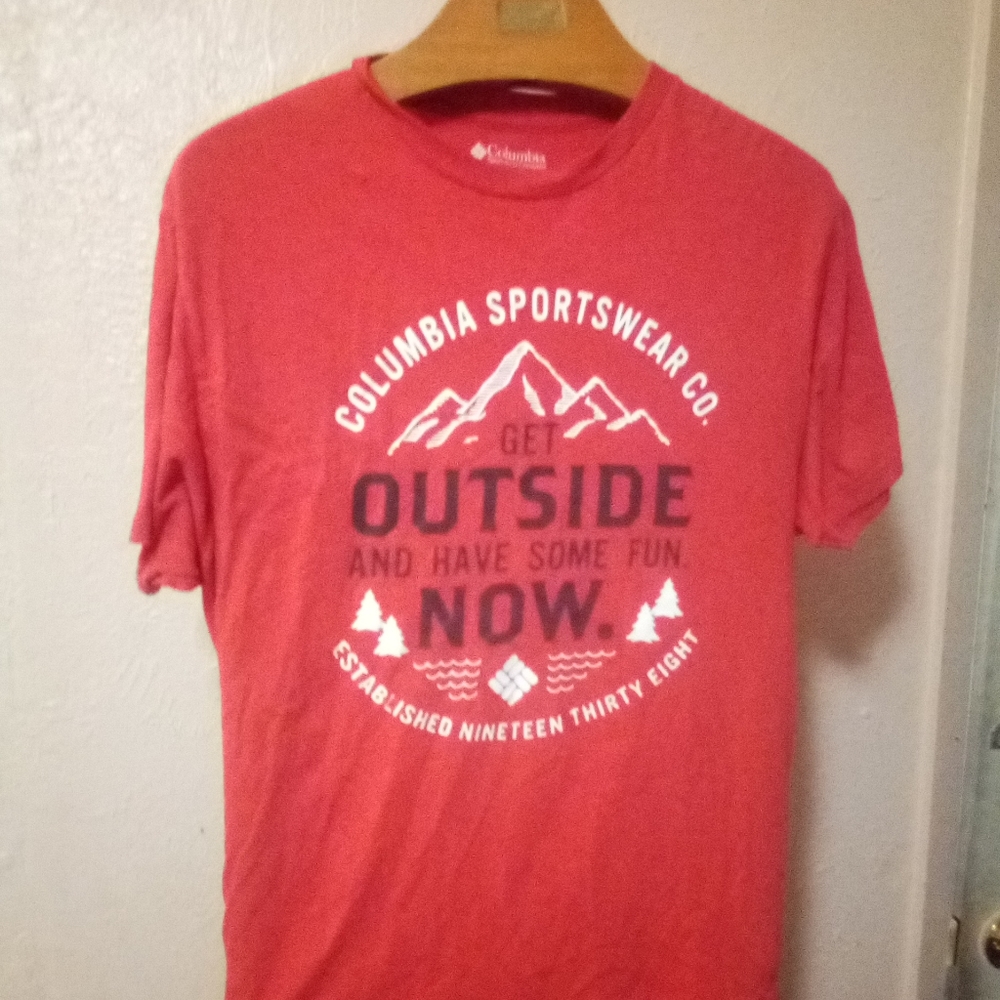 Columbia t-shirt